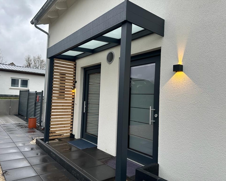 Eingangsdach 1,75 x 1,2 m Kubus-Optik mit Seitenteil